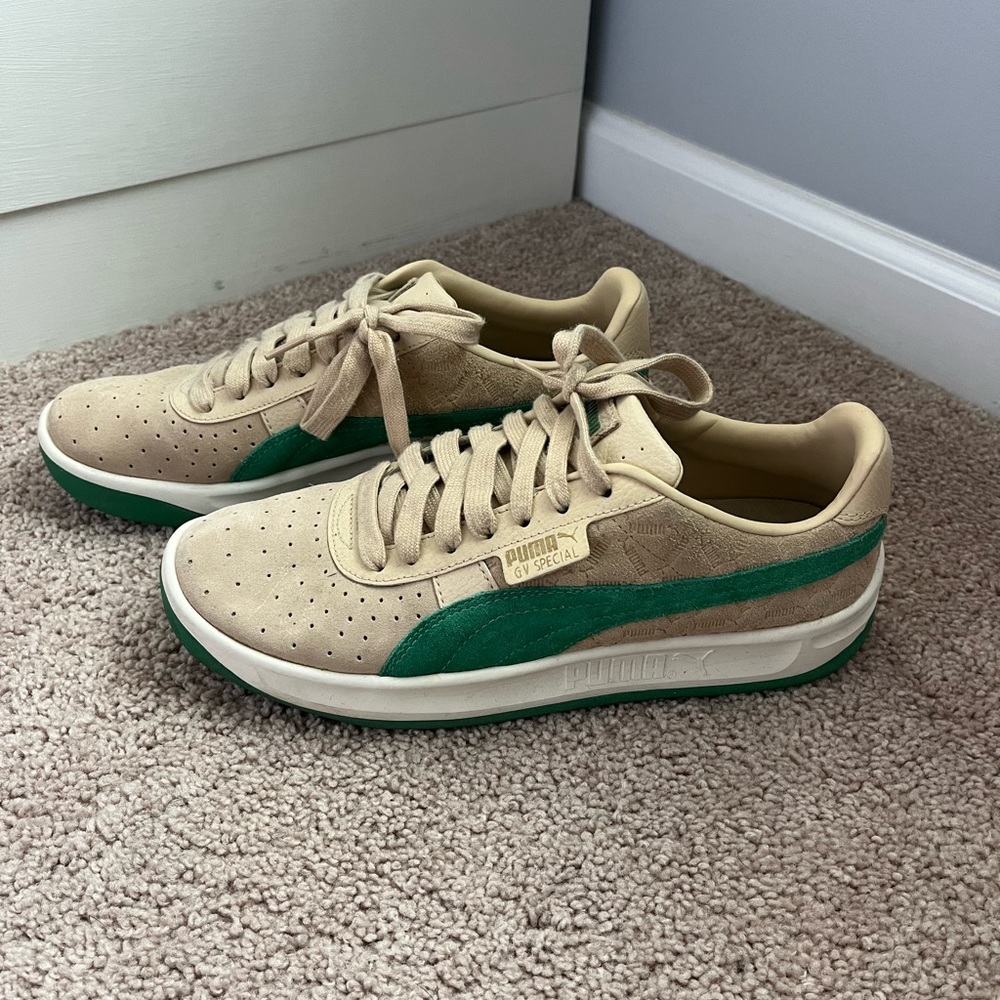 Classic suede PUMA sneaker tan & green